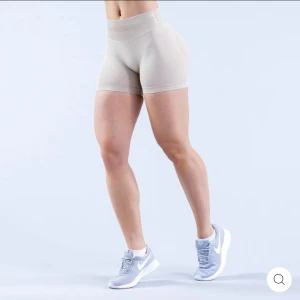 DFYNE impact shorts - Storlek S. Aldrig använda, originalförpackning finns kvar. 