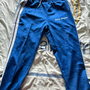 Palm angels byxor  - Skick 10/10 använd endast en gång  Storlek L 