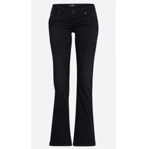 Ltb jeans  - Lågmidjade jeans från ltb i modellen valerie, endast använda en gång 💕💕 svarta/nattblå💕💕