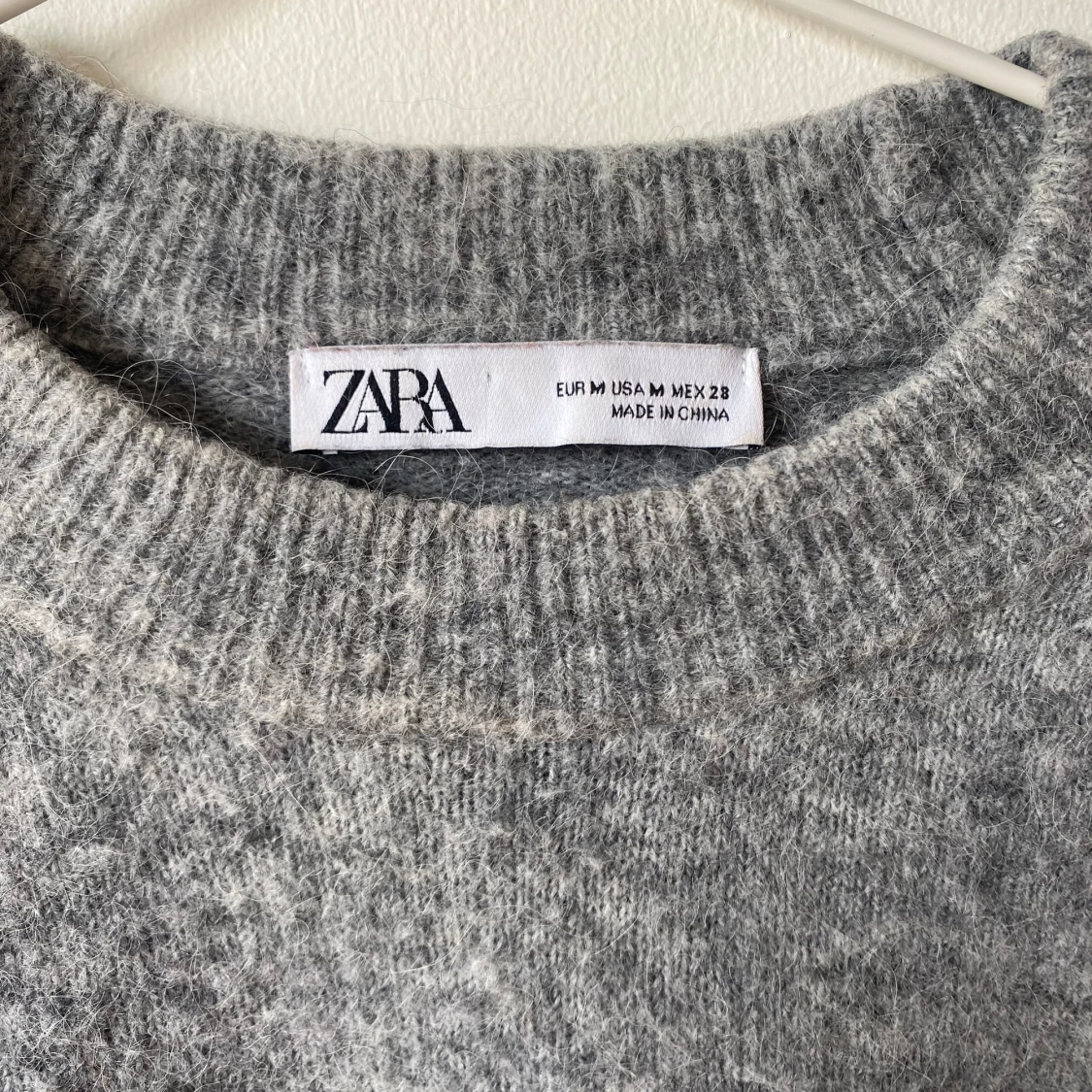 Grå stickad tröja från Zara - 91