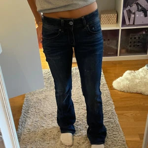 G-star jeans  - As snygga lågmidjade jeans från G-star raw i modellen Midge. Endast använda en gång och är stl 26x32 🫶🏼
