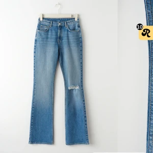 Gina Jeans - Säljer dessa full lenght flare jeans från Gina Tricot, knappt använda, storlek 40 passar 38, säljer för 200kr + frakt🙏🏼