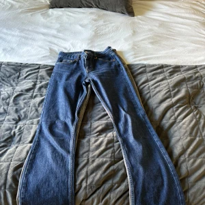 Jeans 💕 - Säljer då de inte kommer till användning men teori att de är ett par perfekta jeans att sy lågmidjade 💕.                                       Pris kan diskuteras 💕