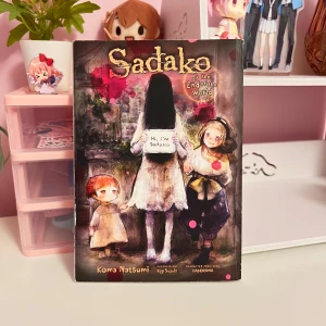 Sadako at the End of the World - rätt bra skick, fast några defekter vid sidorna som syns lite. köpt på Sfbokhandeln för 259kr