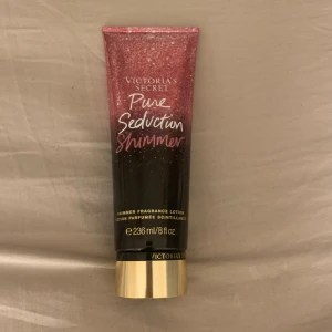 Victoria’s secret - victoria secret body lotion, knappt använd lite glitter i och luktar jättegott