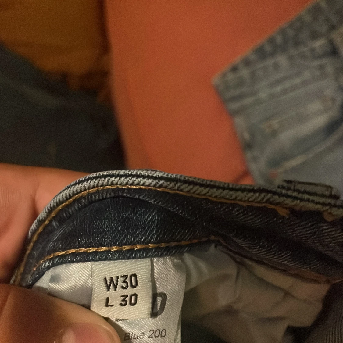 Mörkblåa jeans från Solid. - 93