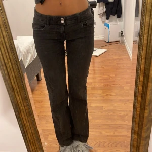 Y2k svarta lågmidjade bootcut jeans  -  Så fina o bra skick! 