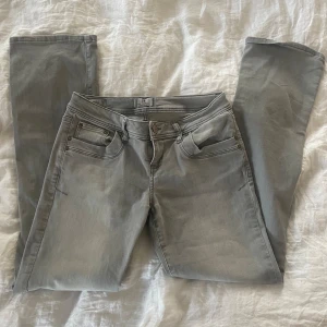 Lågmidjade jeans LTB - W28 L32