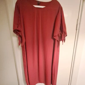 Vinröd festklänning stl XL - Från Shein, använd fåtal gånger.