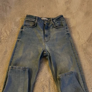 Jeans Zara storlek 36 - Fina blåa jeans