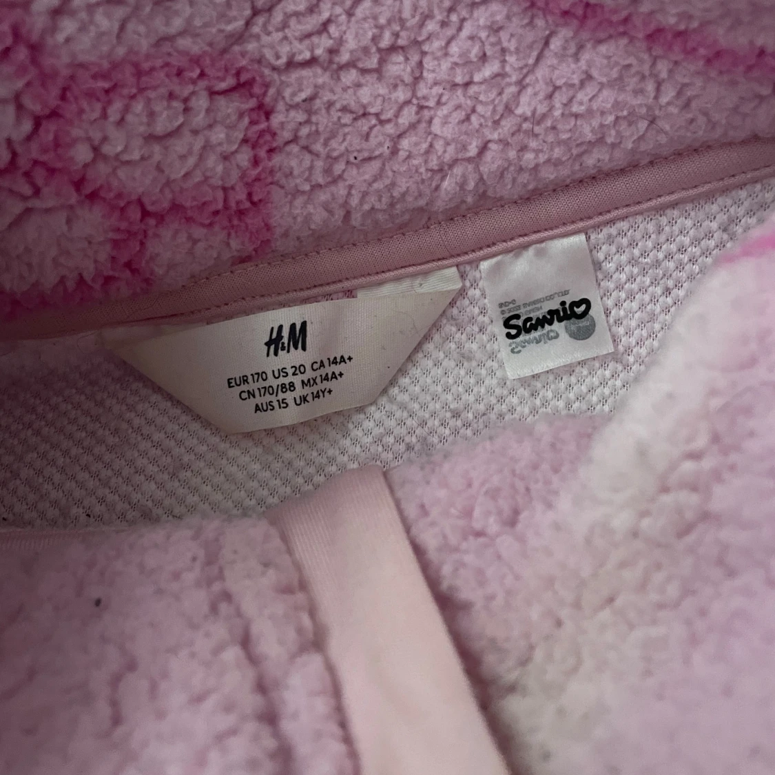Rosa fleecejacka från H&M x Sanrio - 90