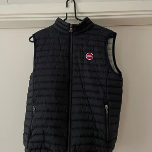 Colmar väst - Tja säljer min Colmar väst eftersom den är för liten. Skicket är riktigt bra.