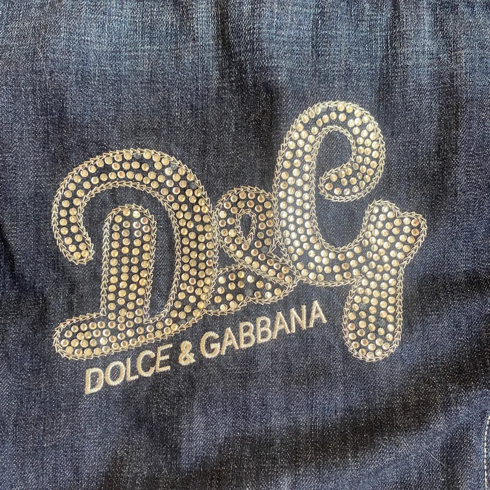 vintage Dolce&Gabbana jeansjacka jättebra skick storlek 38 (M), men passar mer som en (S). Takit.