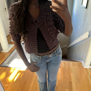 Brun kofta - Säljer denna jätte söta bruna kofta i storlek S.