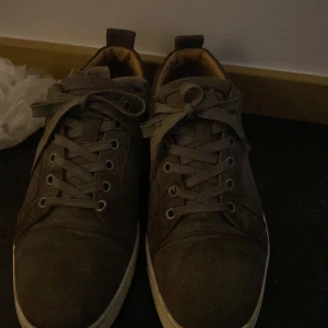 Loubtins skor - Använda några månader använde i bra skick inga skador på dom eller något tappat bort boxen😊