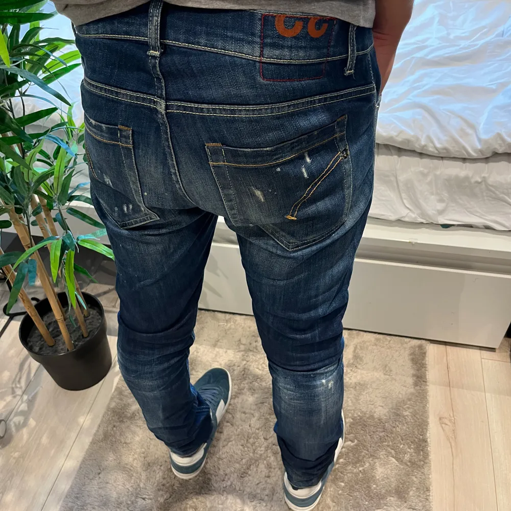 Marknadens fetaste jeans. Hej, säljer nu dessa dondup jeansen. Storlek 32. Skick 10/10. Ny pris = 4500:-. Säljas för 1499:-. Moddellen är 179cm. Jeans & Byxor.