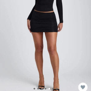 Kjol - FINNS I BÅDE VIT OCH SVART❤️❤️ 350kr/st