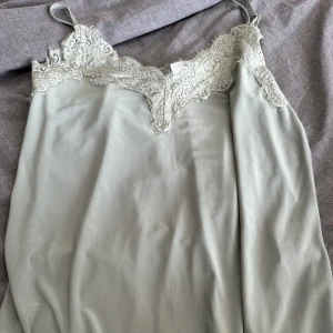 Satin linne - Jättefint satin linne som inte kommer till användning 