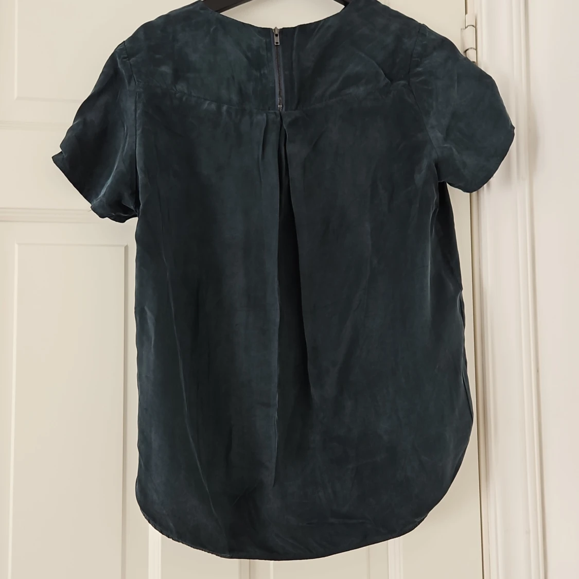 Mörkgrön kortärmad topp