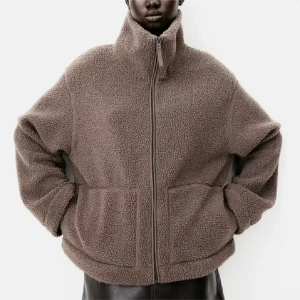 Hm pile jacka  - Snygg Teddy/pile jacka från hm, slutsåld. Inga defekter