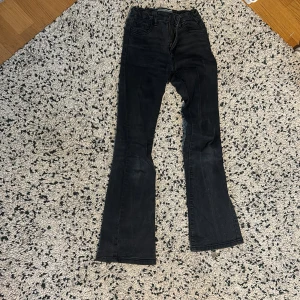jeans - jättefina bootcut jeans i bra skick💕