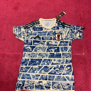 Japansk Dorameon tröja   - Ny, oanvänd, bra skick, hög kvalite  Skriv vid funderingar!