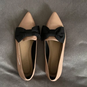Ballerina skor - Ballerina skor med rosetter, jättefint skick!