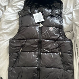 Discuss About price you can message it can be lower - Moncler vest with nfc 