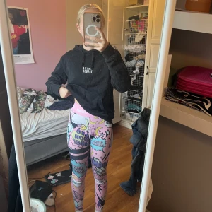 Stronger tights - Välanvända men utan synligt slitage på byxorna! Rosa stronger byxor, orginalpris 699kr. Säljer då dem är för små.