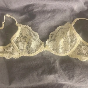 Spets bh - jättefin ljusgul spets bh 