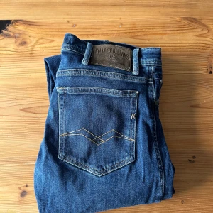 Replay anbass  - Hej, säljer nu dessa replay anbass som inte kommer till användning längre! Köpte för 1200kr säljer för 499!!! Riktigt kap!! Storleken är 31