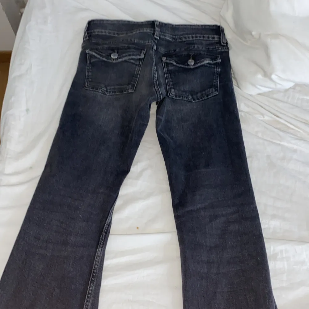 Svart/gråa jeans från Gina i storlek 152🖤 . Jeans & Byxor.