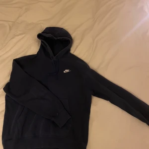 Nike Hoodie - Storlek M Måttligt använd Inga stings eller märken
