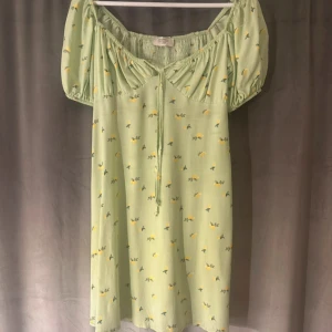 Klänning - Super fin klänning ifrån Chiquelle! Endast använd fåtal gånger 💚 nypris 499kr