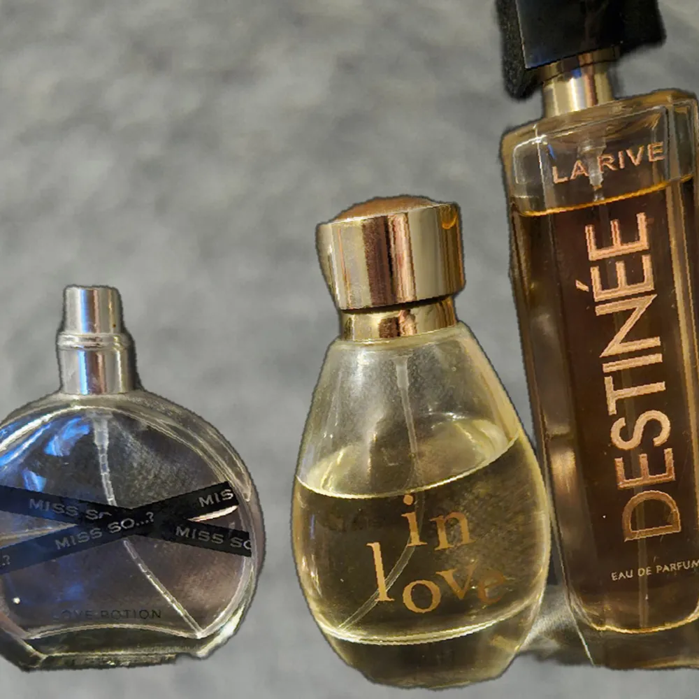 Säljer ett set med tre parfymer från La Rive: Destinée, In Love, Love Potion.  Miss so - Love potion, nypris 109:-/50ML. Cirka 1/2 kvar  In love, nypris 205:-/90ML. Cirka 2/3 kvar. Destinee, nypris 89.90:-/90ML Minst 9/10 kvar  120 :- för allihopa. Parfym.