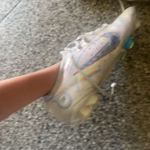  Nike  -  Det är en riktigt skön och bra även till fotboll 