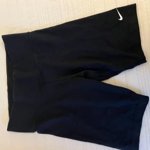 Cykelbyxor Nike - Cykelbyxor från Nike