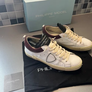 Philippe model skor  - Passar 42-43, allt på bild ingår, skick 9-10, pris går diskuteras vid snabb affär 