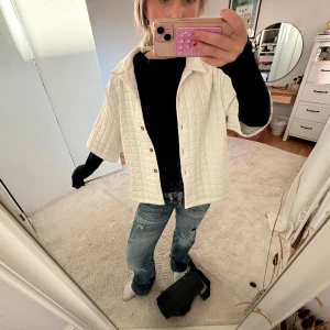 Trekvartsärmad jacka - jätte söt trekvartsärmad jacka!!🤍🤍🤍