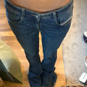 Diesel jeans - Diesel jeans i fint skick, nästa oanvända! Storlek W25 och är lite långa för mig som är 162cm. Low waist, pris kan diskuteras. Nypris 1500kr-2000kr