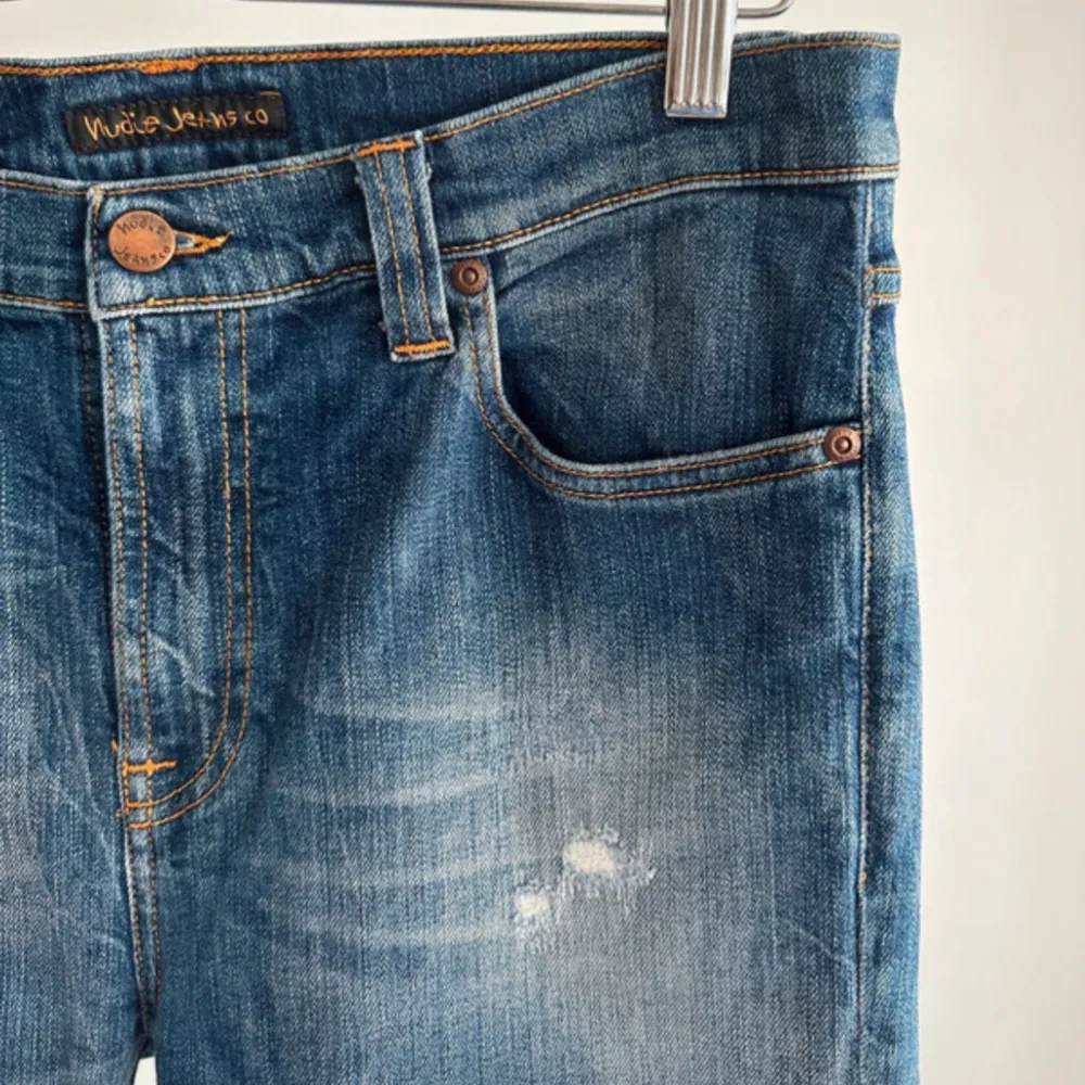 Säljer nu ett par riktigt feta jeans från Nudie! Skön tvätt och bra passform! Slimfit, storlek 34/34  Mitt pris: 399kr. Jeans & Byxor.