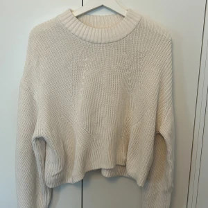 Stickad tröja  - Fin och skön stickad tröja🩷 perfekt nu till hösten