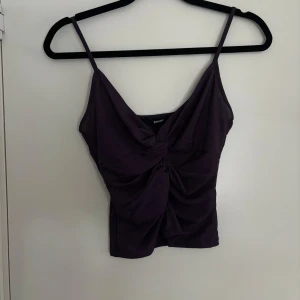 Linne med vriden front - Skriv privat vid fler frågor! Aldrig använd