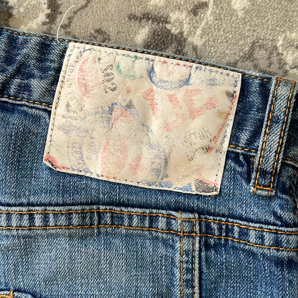 Dsquared jeans Storlek 44 italiensk Storlek 30 EU Lite slitna men de gör dom bara bättre. Jeans & Byxor.