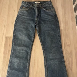 Jeans - Ginatricot  - Fina oanvända jeans från Ginatricot, kom privat vid mer funderingar 🙏