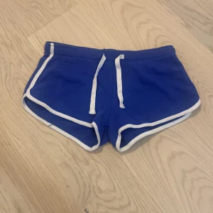 Mjukis shorts - Bra skick, knappt använd. Low/medium rise.