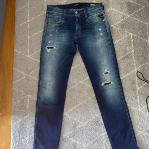 Replay hyperflex anbass - Säljer nu dessa Replay hyperflex i nyskick! Aldrig använda🫡 En väldigt härlig färg med hål i designen💥 Skriv för frågor eller önskade bilder📸 Mvh John🍾