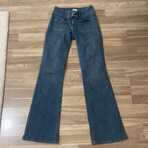 Jeans - Jeans från Nelly. I stort sätt aldrig använda Sitter jättebra 