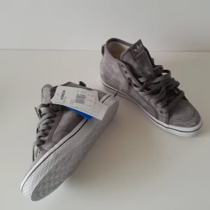Skor - Ett par helt nya vintage Addidas skor som är fodrade❤️