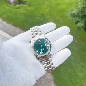 SEIKO ”Rome” MOD - SEIKO ”Rome” MOD 36mm Unik romersk urtavla Nh35 urverk Automatiskt Rostfritt stål Alla länkar ingår Riktigt fet klocka! 10/10 skick!